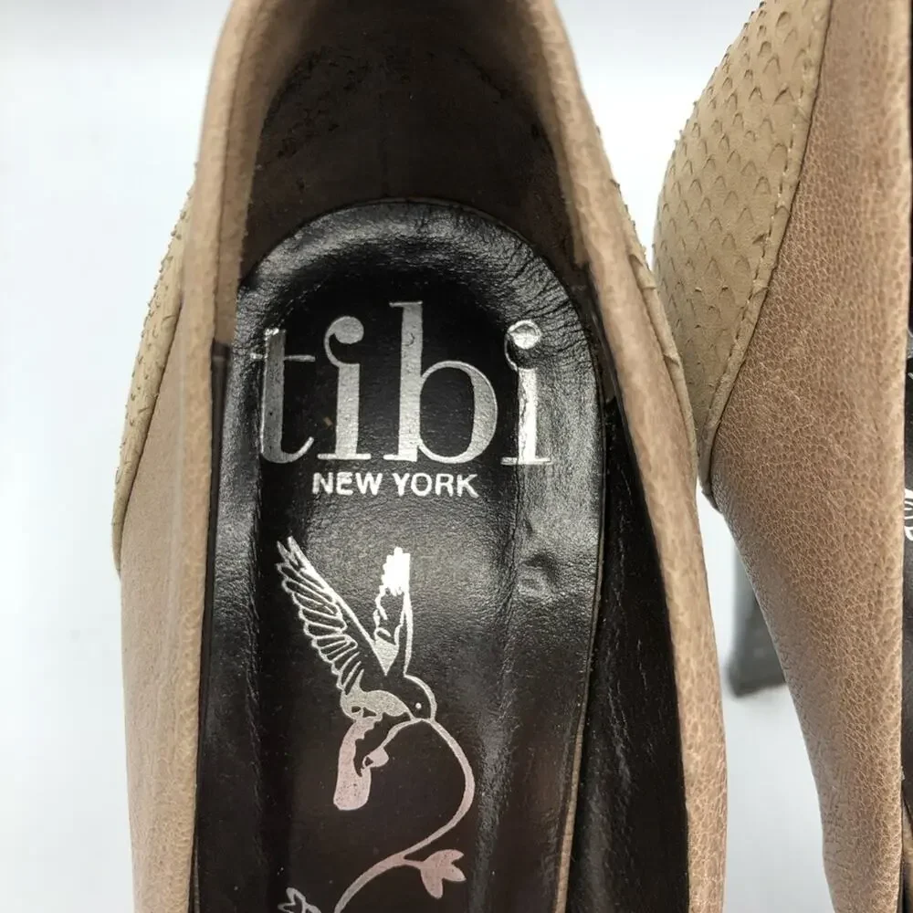 Tibi Tan Suede Pumps Wood Heels Womens 8 Cap Toe Snake Embossed Preppy Pumps